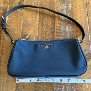 Michael Kors Navy w/Black Piping and Strap. Shoulder Bag EUC
